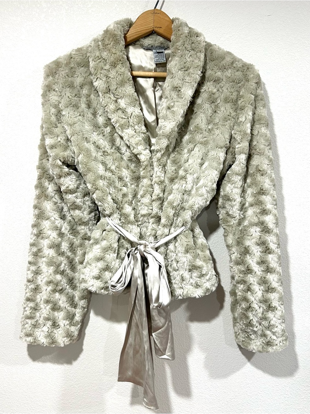 Mac & Jac Faux Fur Coat Satin Tie Sash Fuzzy Cozy Retro Vintage Style Size 4